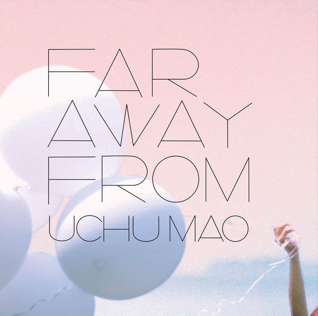 オカモトコウキのインスタグラム：「宇宙まおの3rd Album「Far away from」の収録曲「飛来」をプロデュース/演奏しております。 「飛来」は明日16日から配信開始だそうです！(ストーリーズから。ぜひ😛)  まおちゃんとの付き合いは実はそんなには長く無いのだけど、出会ってすぐに最高人間だということが発覚し、それ以来楽しい時間を過ごさせていただいております🙏そして同世代のミュージシャンとして心強い仲間でもあり、素晴らしいシンガーソングライターです。 今回のアルバム、彼女の辿ってきた道筋が込められたような素晴らしい作品なので、微力ながらお手伝いができて嬉しかった！  「飛来」は全ての楽器をStudio KiKi(@studiokiki_recording )で録音した記念すべき1曲でもあります。  録音メンバーはこちらも勝手知ったる 岡山健二(@kenji_drums )そしてアベマコト(@haburashiko )のスリーピースで。  我ながら良いアレンジになったと思います。まおちゃんありがとう〜！！」