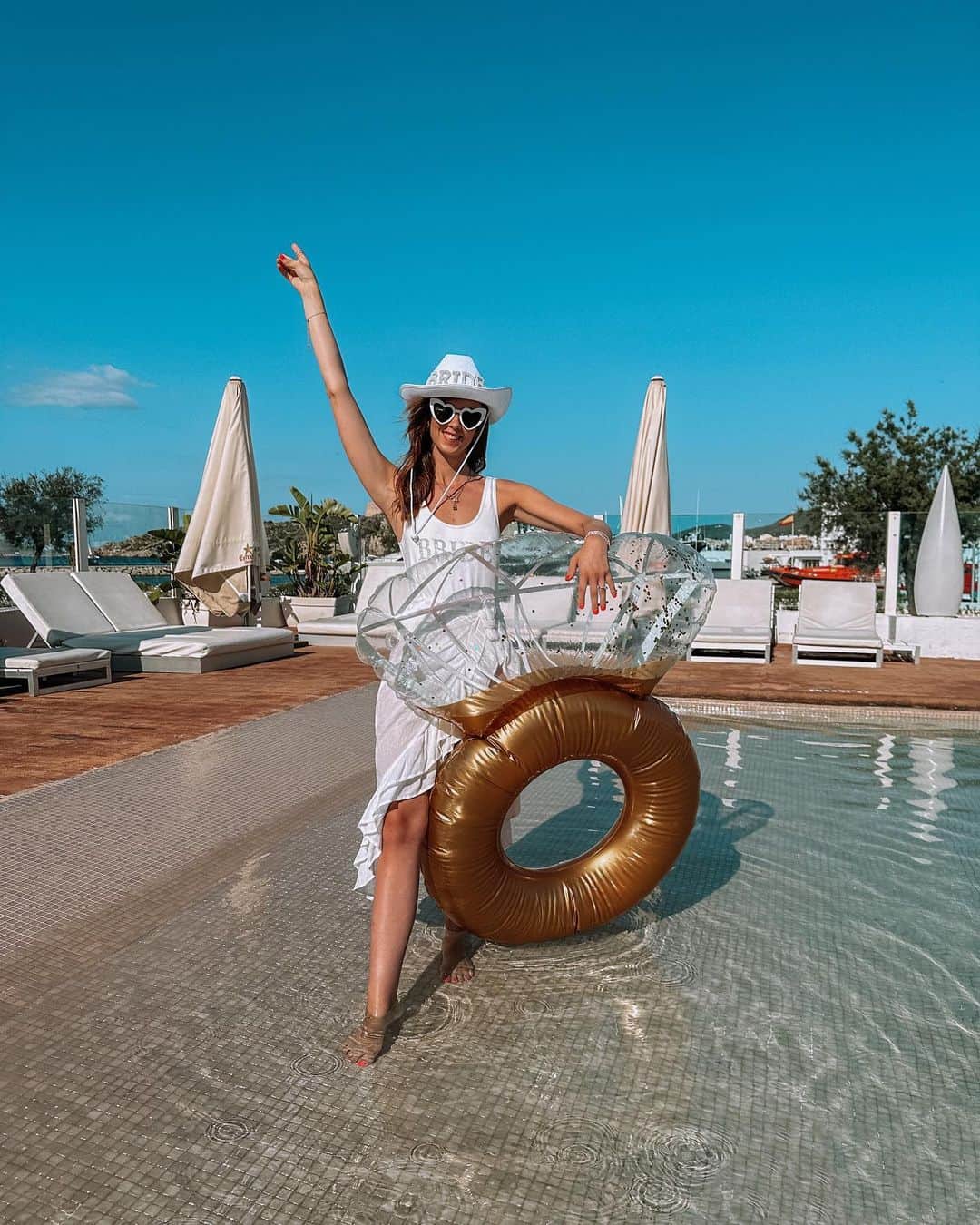 バーボラ・コディトヴァさんのインスタグラム写真 - (バーボラ・コディトヴァInstagram)「Some of my bachelorette looks @ibizacorsohotel 🪩💍👰🏻‍♀️   1,3 -  @meshki, 2 - @sixstories, 4 - @nadinemerabi, 5 - @ateliereme   Which one is your fav?」8月15日 21時12分 - fashioninmysoul