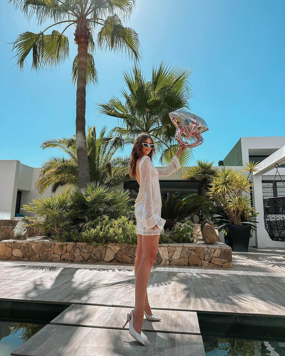 バーボラ・コディトヴァのインスタグラム：「Some of my bachelorette looks @ibizacorsohotel 🪩💍👰🏻‍♀️   1,3 -  @meshki, 2 - @sixstories, 4 - @nadinemerabi, 5 - @ateliereme   Which one is your fav?」