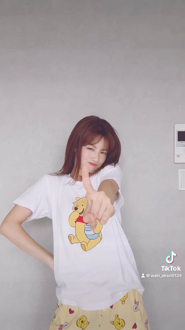脇あかりのインスタグラム：「夏休み！！お盆休み！！の人〜だった人〜🙋🏻‍♀️🙋🏻‍♀️🙋🏻‍♀️ 台風もあり…予定通り行かなくて 兄ちゃんに会えずショック😭　  ゆっくり過ごせましたか〜？？」