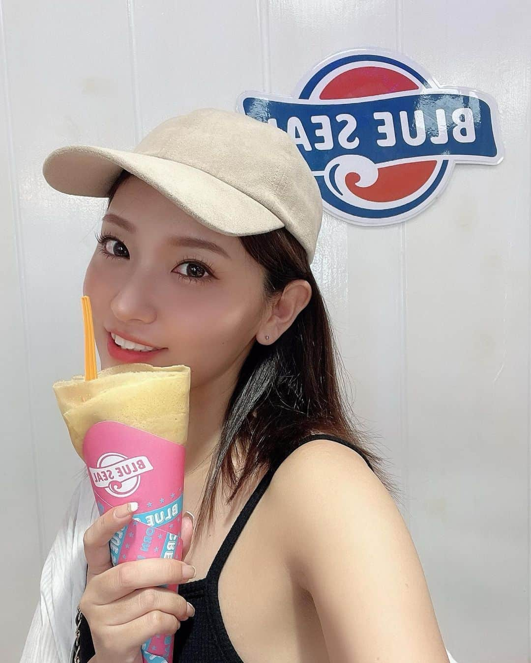 いっちゃん/嶋津 いつみのインスタグラム：「台風凄かったね💦 みんな大丈夫だった？  私は出勤の時、マンション出た瞬間に傘🌂折れて諦めてびしょ濡れで出勤したww  #沖縄 #沖縄カフェ #旅行 #旅行好き #ビキニ #水着 #沖縄観光 #国際通り #いっちゃん #関西 #関西モデル  #関西フリーモデル #フリーモデル　 #ブライダルモデル #ウェディングモデル #着物モデル #フリーランスモデル #看護師 #ナース #nurse」