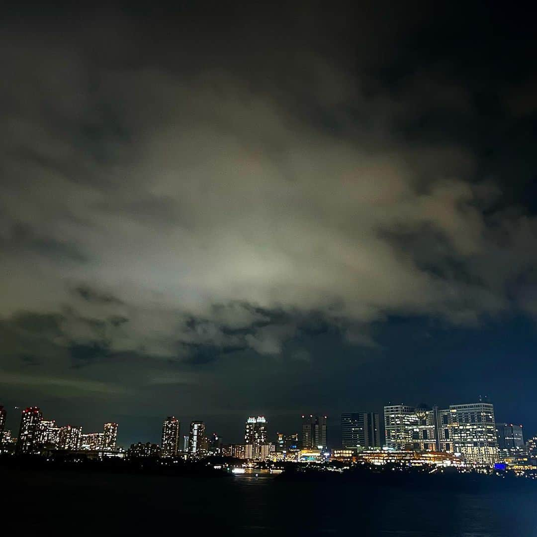 間瀬遥花さんのインスタグラム写真 - (間瀬遥花Instagram)「. 東京湾納涼船🚢 . 景色も綺麗だったし、 羽田に向かう飛行機がものすごい近さで頭上を飛んで行ったりして迫力もすごかった〜 . . . #東京湾納涼船 #東京湾 #東京湾クルーズ」8月15日 21時17分 - maseharu_929