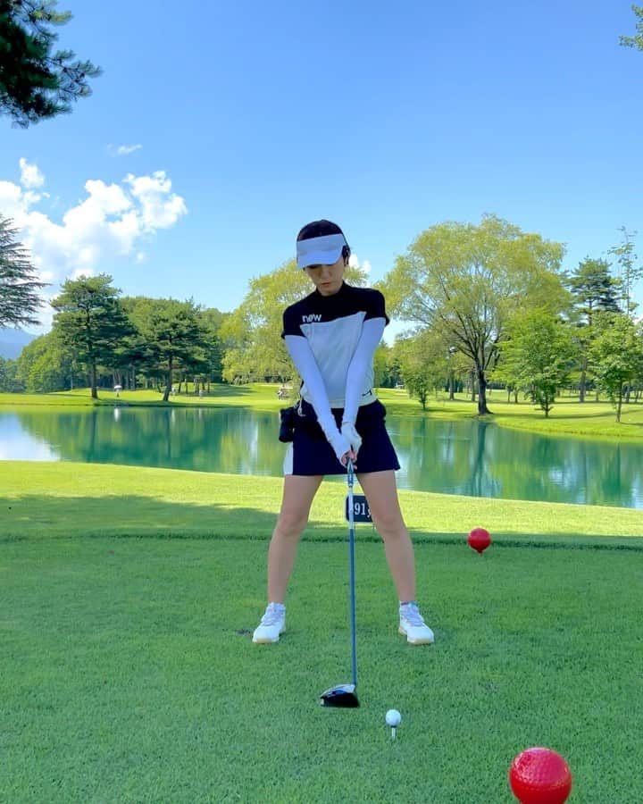 のインスタグラム：「#北の杜カントリー倶楽部   初めて行ったのですが 景観良くて、レストランもリゾート感あって とても素晴らしかったです🥰  池が背景だと映えますね😌✨笑  至る所が映えポイントで、女子ラウンドしたら盛り上がりそう☺️❤️  #instagolf #golstagram #골프스타그램　#ゴルフ #golf #골프연습 #골프 #ゴルフ女子 #女子ゴルフ #スイング動画 #ゴルフスイング」