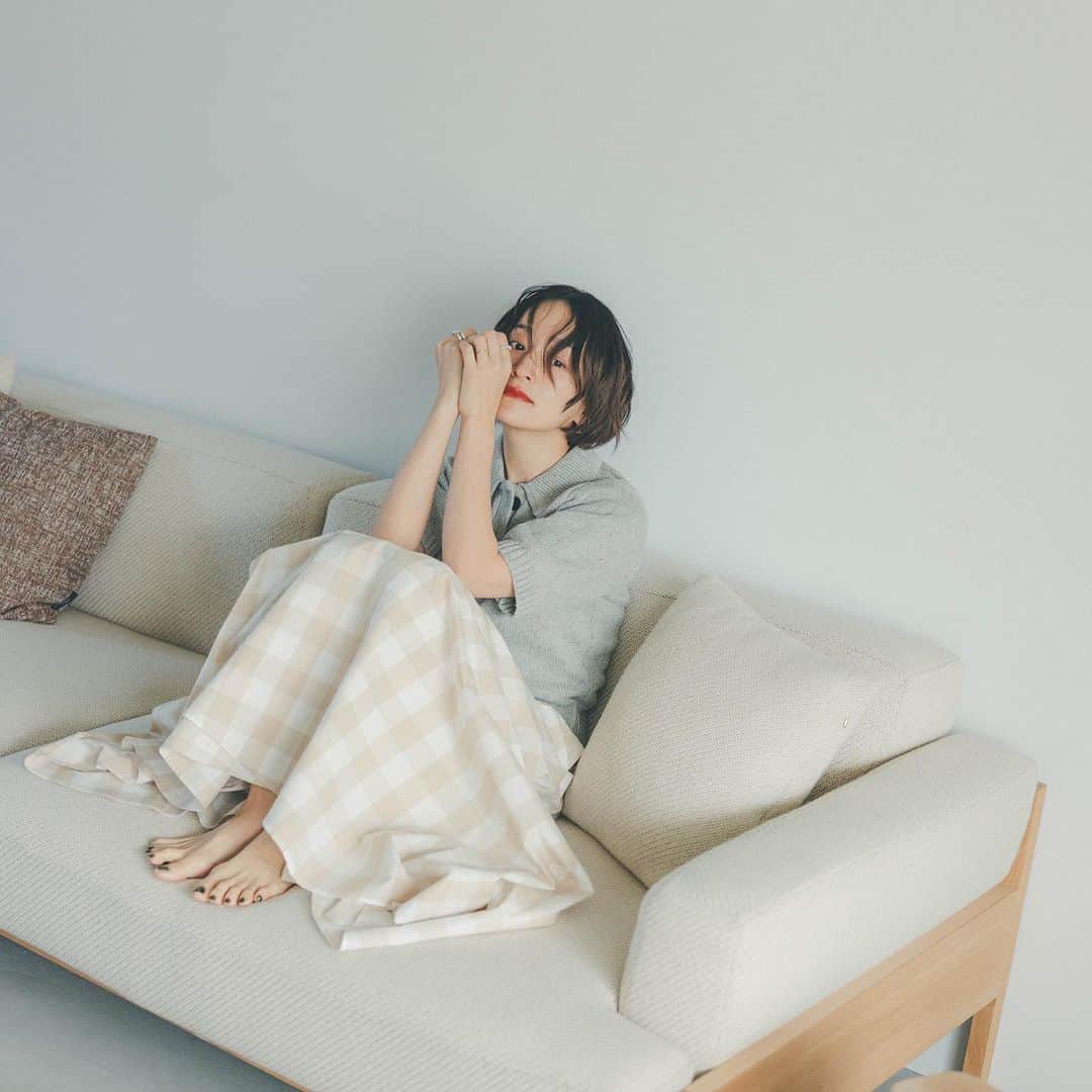 オブレクトのインスタグラム：「oblekt More SALE 開催中✨ MAX 70%OFF！！ こちらのオーガニックコットンを使用したビッグチェック　サーキュラースカートは50%OFFとなります！   人気の高山都さんとのコラボアイテムを始め、今すぐ着られる夏アイテムから秋まで着られるものまで大変お得にお買い求めいただけます！   在庫が少ないアイテムもございますので、気になる方はお早めに！   ※新規会員登録1,000円OFFクーポンと併用していただけます。 ※税込15,000円以上で送料無料です。   この機会にぜひご利用ください。  詳しくはoblekt 公式オンラインストア（Re:Circulet リサーキュレット）をご覧ください🤍  +++++++++++++++++++  #miyakotakayama #高山都 #oblekt #オブレクト」