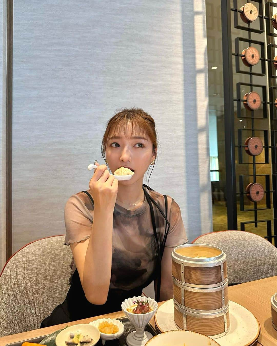 YUKIKOのインスタグラム：「. @hiltonnagoya にある王朝でランチ🤍 美味しすぎたなー🥹✨ ビュッフェスタイルは好きな分だけ食べれるから大好き🫶🏻 テンション上がって食べすぎちゃうよね🥹  #ヒルトン名古屋 #中国料理王朝 #王朝 #PR」