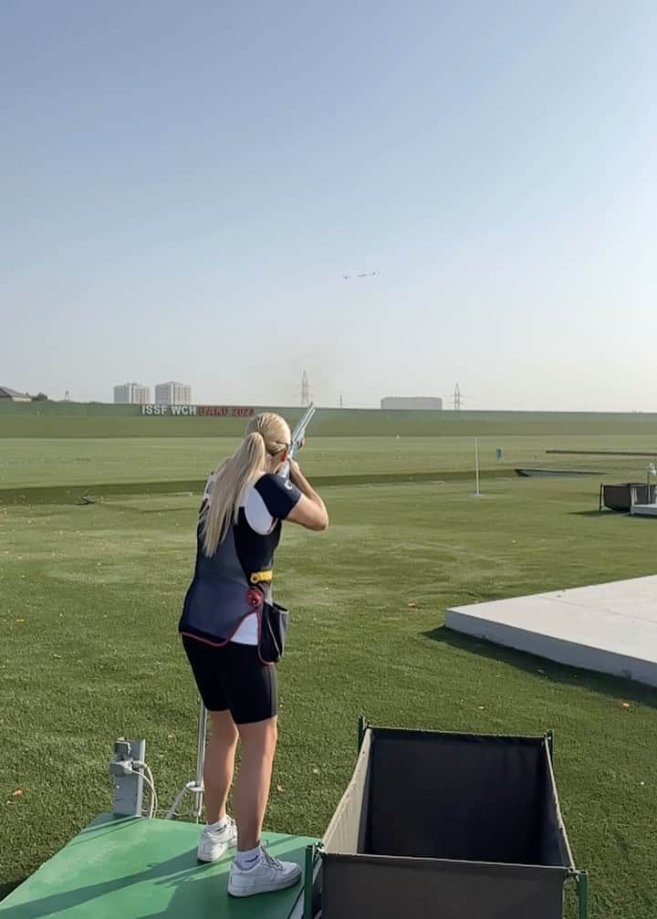 アンバー・ヒルのインスタグラム：「World Champs, here we go… 👀」
