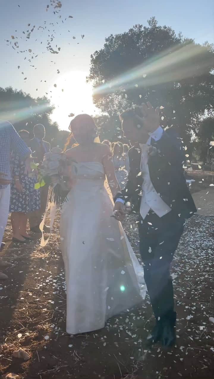 エリーローズのインスタグラム：「With an overflowing heart, my beloved godfather @sabatorusso extended a gracious invitation for me to accompany him to a stunning Italian wedding celebrating the union of @jaclyn444 and @museheadmusic in Puglia💍 Witnessing their marriage filled me with love and gratitude♡  まるで映画のワンシーンのようにロマンチックなイタリアウェディング。叔父のサバートから結婚式に一緒に出席しないかと素敵なお誘いを受け、プーリアにて愛溢れる時間を過ごしてきました🤍✨」