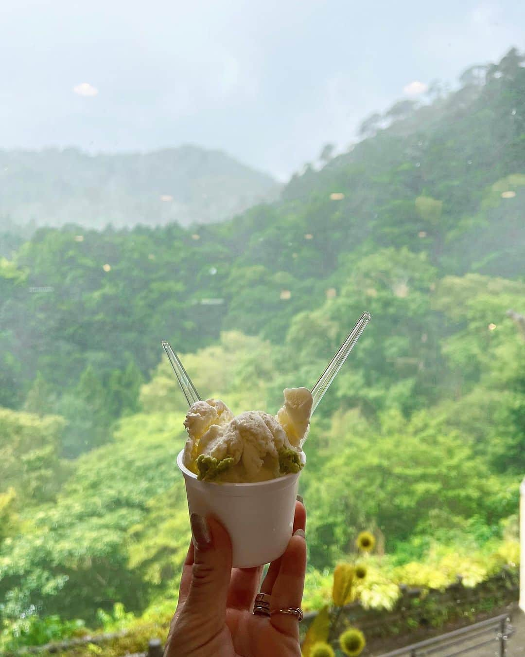 権田裕美さんのインスタグラム写真 - (権田裕美Instagram)「🎐🫧 10歳の僕と過ごす夏休み🫶🏻 わさびアイスには、追いワサビだった…🍨🌿 . . . . . . . . . #息子カメラ #追いワサビ#わさびアイス#男の子母#u10#小学4年生#小学生#サッカー少年の母#小学生ママ#食育#ジュニアアスリート飯#ジュニアアスリート#ナイトプール」8月15日 21時37分 - yumigonda