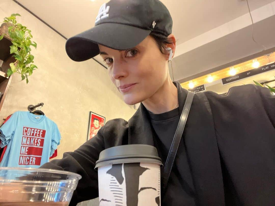 ジェイミー・アレクサンダーさんのインスタグラム写真 - (ジェイミー・アレクサンダーInstagram)「Coffee makes me nicer. 🤫☕️ #goodmorning #coffee」8月15日 21時48分 - jaimiealexander