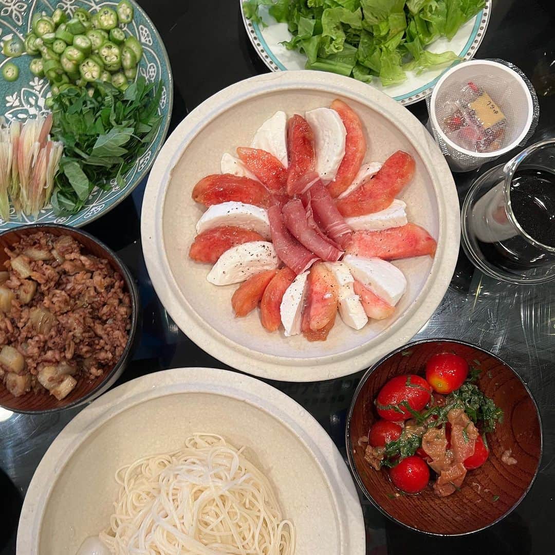 のインスタグラム：「お料理きらいだけど盛り付けだけは好き❤️笑 . みんなお料理すき？ どうやって覚えてるの？ おしえてー、、、🥹 おすすめアプリとかコツとか、、 どうやったら楽しくなりますか？ #そうめんレシピ #そうめん #真砂喜之助製麺所 #素麺 #簡単レシピ #organic #organicrecipes #オーガニック食品」
