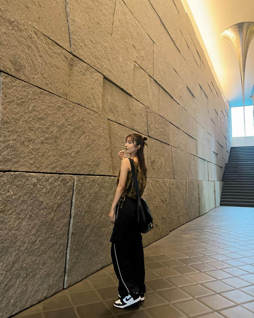 市野莉子さんのインスタグラム写真 - (市野莉子Instagram)「OOTD🔥  写真撮る時左向き多め📷笑  tops 🇰🇷 pants @amail_official shoes @nike bag @xgirljp  #오오티디#fashion#夏服#ヘアアレンジ#followｍe」8月15日 21時41分 - riko_ichino