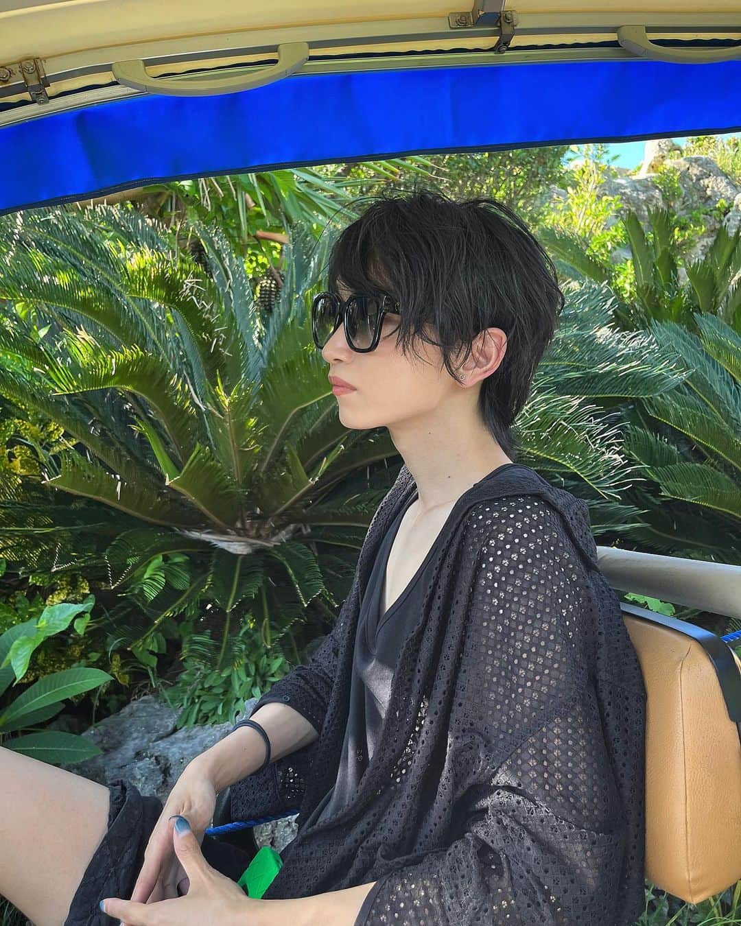 浩平のインスタグラム：「次どこに行こうかな🌴 #スパイラルパーマ #マッシュ #マッシュウルフ #ウルフ #メンズヘア #ショートヘア」
