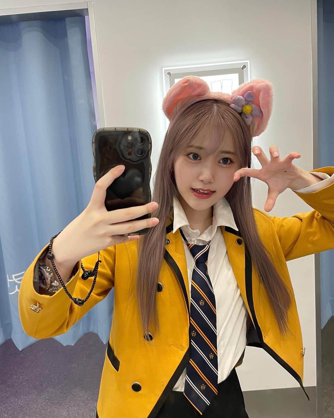 のインスタグラム：「韓国制服来た時の😽💙 #韓国制服 #制服」