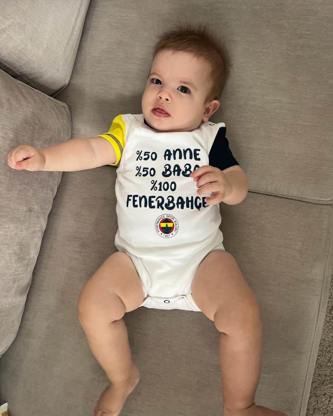 エディン・ジェコのインスタグラム：「🥰💛💙🥰」