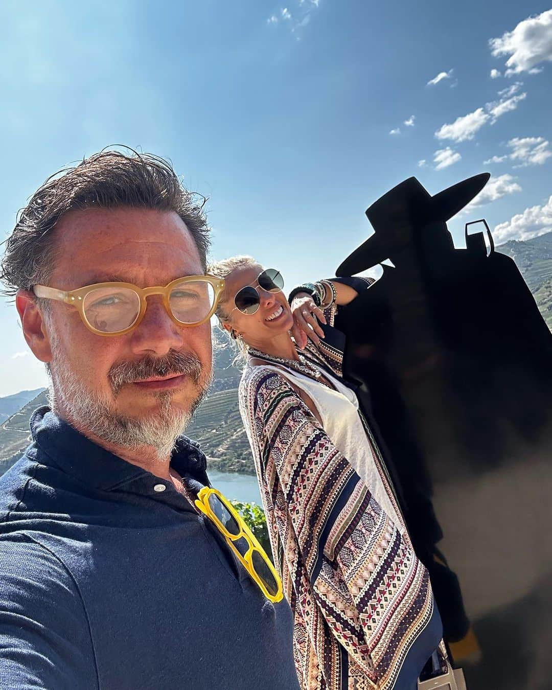 アドリアーネ・ガリステウさんのインスタグラム写真 - (アドリアーネ・ガリステウInstagram)「Mais um dia lindo por aqui…. ♥️♥️ @aleiodice #ferias #inlove #douro #portugal」7月23日 6時46分 - galisteuoficial