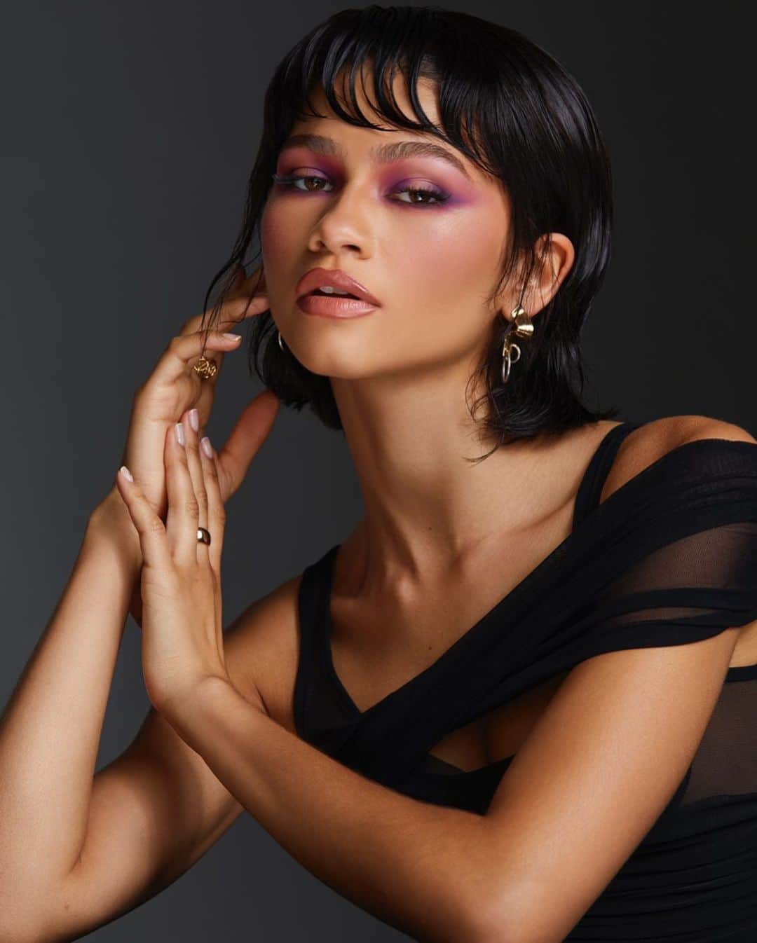 ゼンデイヤのインスタグラム：「From the @lancomeofficial archives with @abdmstudio」