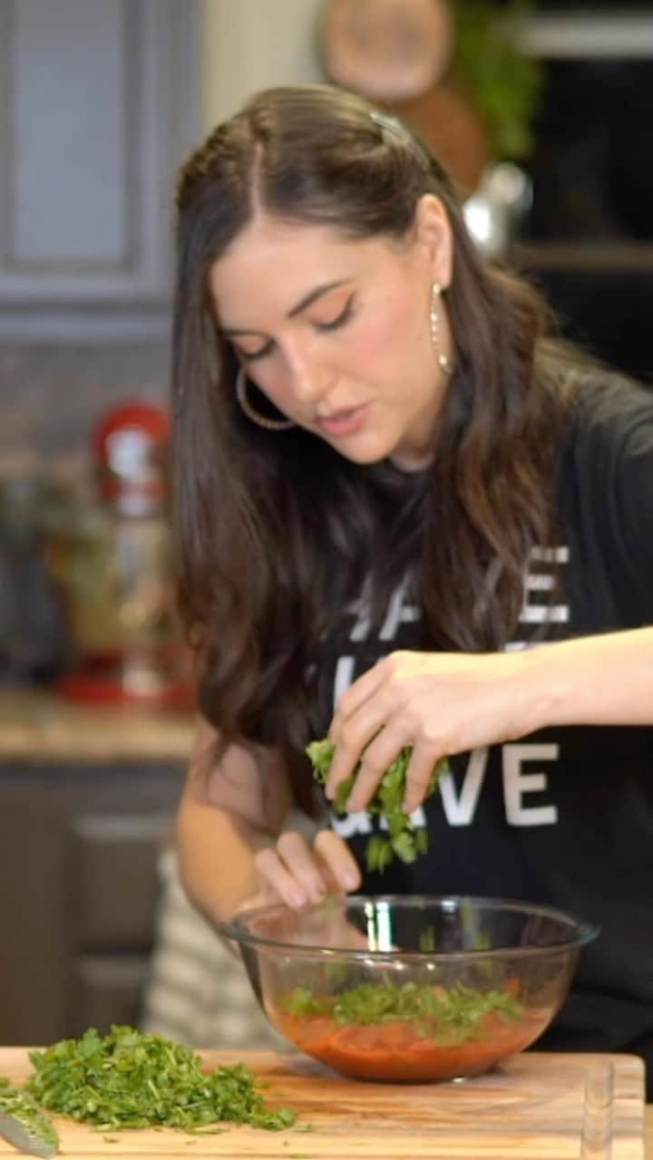 サーシャ・グレイのインスタグラム：「Ecuadorian Style Ceviche, want the full recipe? Check out my latest YouTube vid-link in bio ☄️」