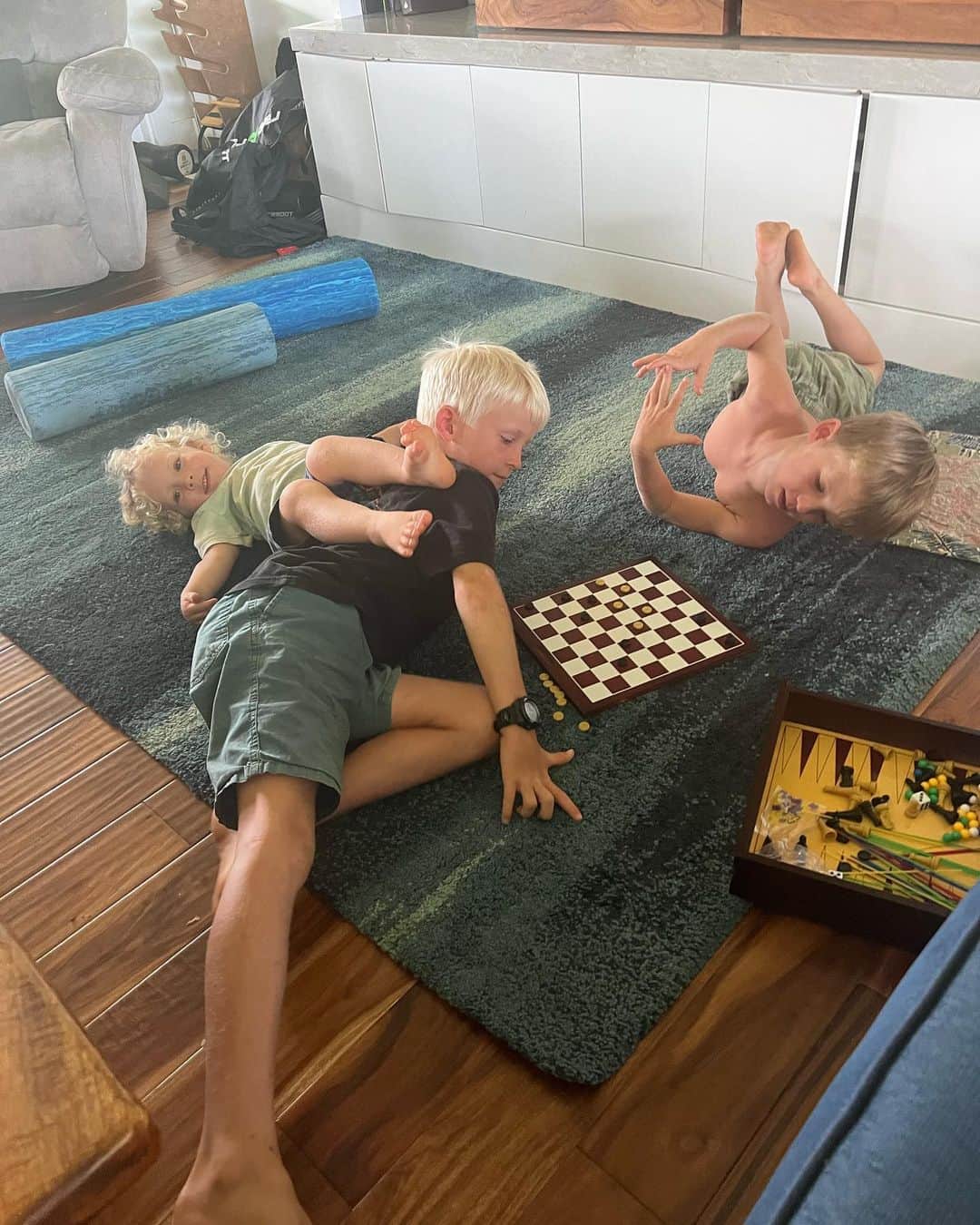 Bethany Hamiltonさんのインスタグラム写真 - (Bethany HamiltonInstagram)「Photo dump from life lately!  The brother love is so sweet💛 Raging summer 🌅  Sweet girl dad moments 💖 Boys making their own food🍽 Snuggles and lots of cards and games! ♣️♥️🤗」7月23日 5時40分 - bethanyhamilton