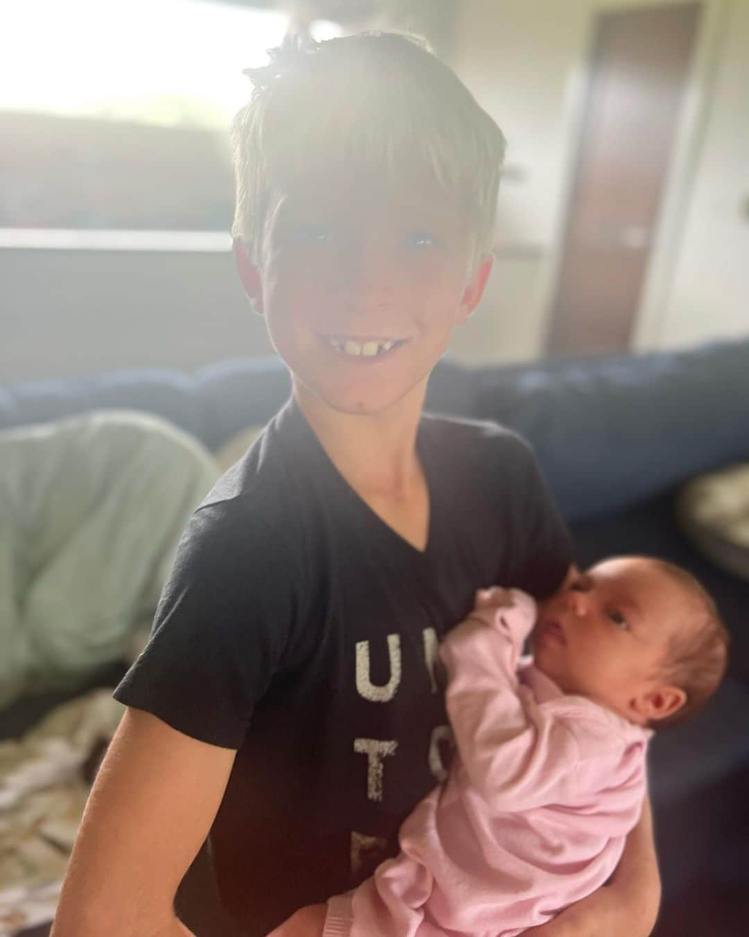 Bethany Hamiltonさんのインスタグラム写真 - (Bethany HamiltonInstagram)「Photo dump from life lately!  The brother love is so sweet💛 Raging summer 🌅  Sweet girl dad moments 💖 Boys making their own food🍽 Snuggles and lots of cards and games! ♣️♥️🤗」7月23日 5時40分 - bethanyhamilton