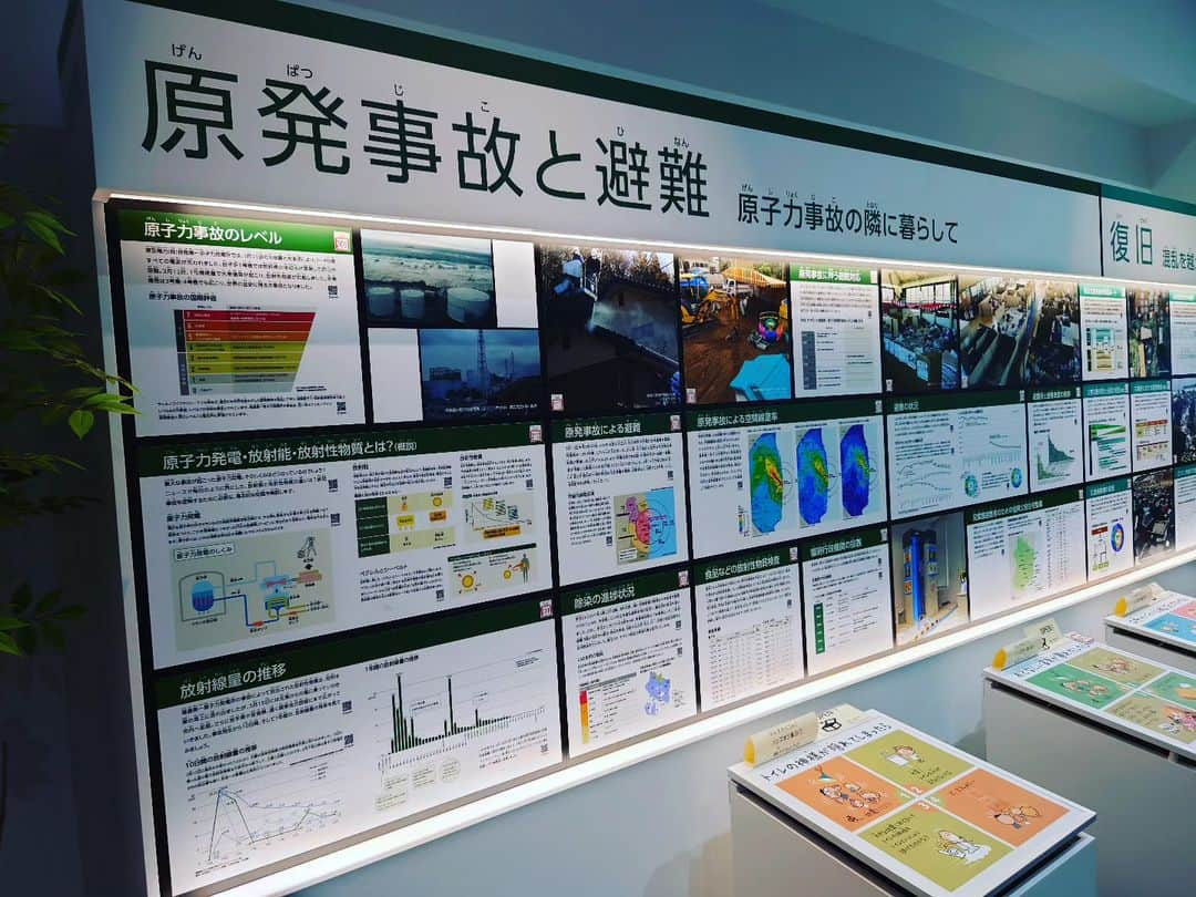 伊勢みずほさんのインスタグラム写真 - (伊勢みずほInstagram)「初めて、いわき震災伝承みらい館に行きました。  津波被害を受け多くの犠牲者が出たいわきは、かつての面影は薄く、すっかり新しい街、災害に強い街として生まれ変わっていました。  忘れてはならないと、今でも語り部さんが写真を見せながら生の声で伝えてくれています。  しあわせの種号では必ず当事者の声を聴くことを各地でしてきました。今回は初めて福島で、地震、津波、放射能、防災、再建、復興、について聴きました。  海水浴客で賑わっている海をみて、確実に復興は進んでいるんだと時の流れを感じました。  カラッとして爽やかな風が吹くいわきは、夏涼しく、雪も殆ど降らない、人気スポット✨お金持ちのみなさーん！別荘地としていかがですか🤭✨  #しあわせの種号 #バスツアー #復興応援しあわせの種号 #福島県いわき市 #福島県　#いわき市 #いわき震災伝承みらい館  #語り部　#海水浴場  #福島観光　#福島旅行 #防災の街　#防災緑地  #伊勢みずほ」7月23日 5時50分 - isemizuhoo