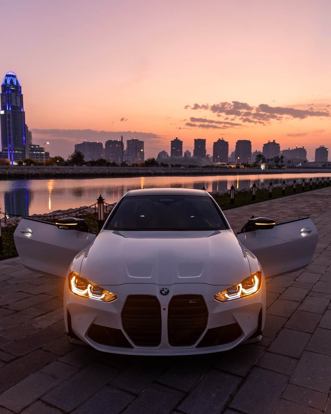 BMWさんのインスタグラム写真 - (BMWInstagram)「Painted skies for a power performance 💕🌇 📸: @autotellus @knightsbridgeqatar #BMWRepost   The BMW M4 Competition Coupé. #THEM4 #BMWM #M4 #BMW #MPower __ BMW M4 Competition Coupé: Combined fuel consumption: 9.8 l/100 km. Combined CO2 emissions: 224–223 g/km. All data according to WLTP. Further info: www.bmw.com/disclaimer」7月23日 6時20分 - bmw