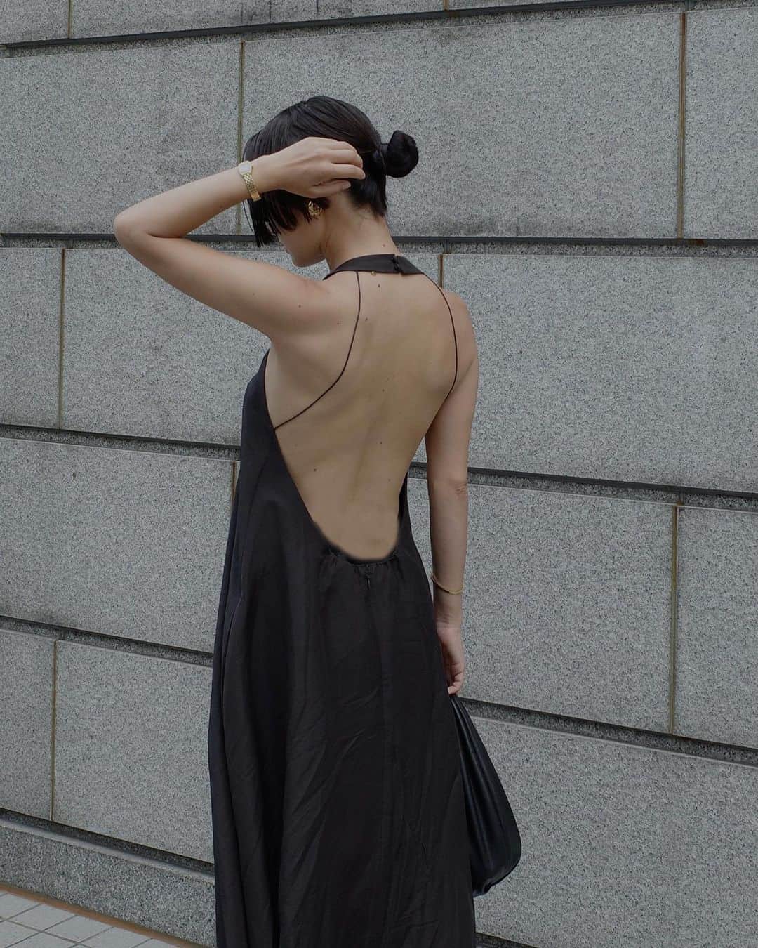 Icumi Oohamaのインスタグラム：「dress @teloplan_official   バックスタイルの細いラインが2本あるとないのでは全然イメージ変わると思う。素敵なサマードレスです♩」