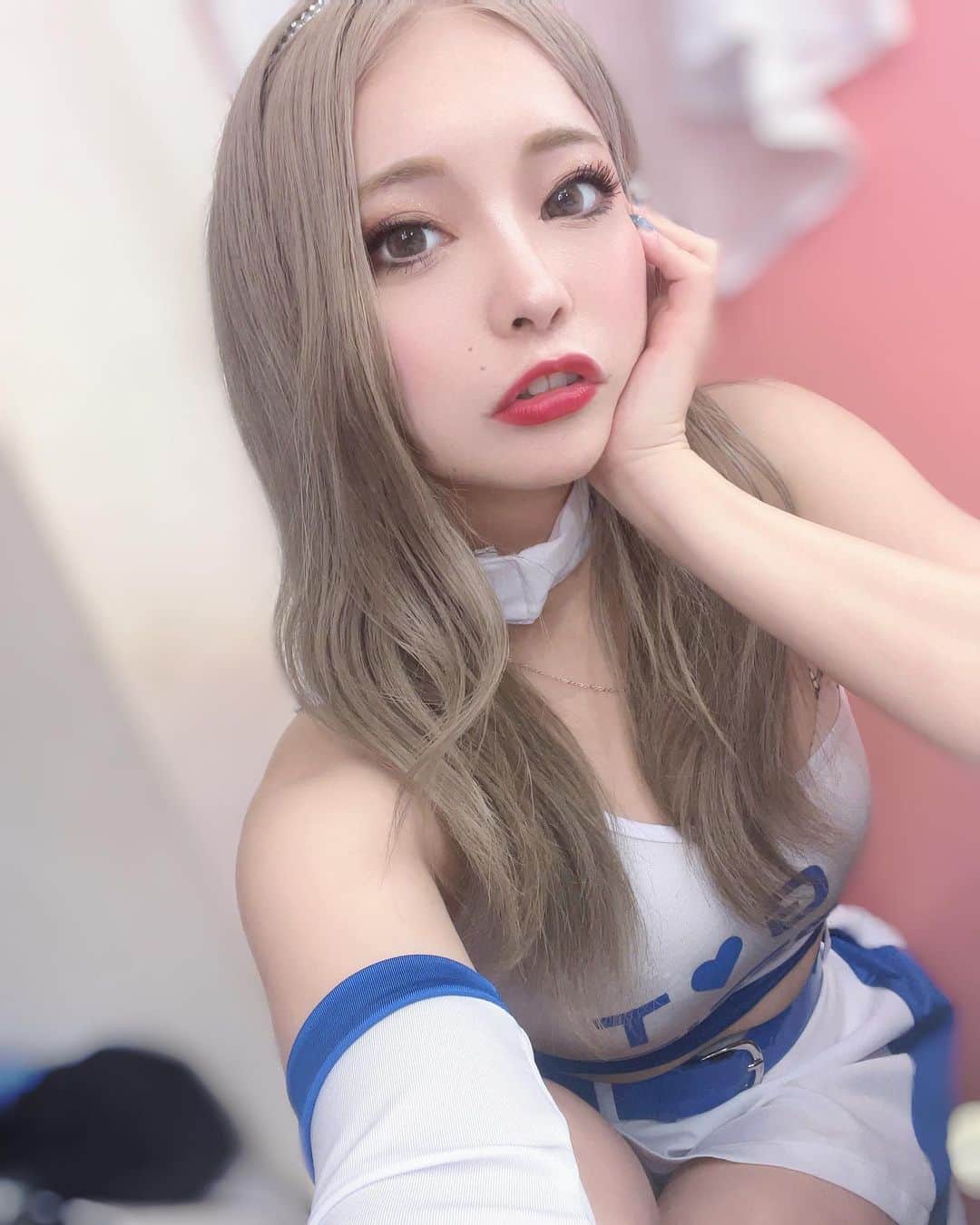 のインスタグラム：「💙💖💙💖💙 : : :  最近あげる写真ない 😞😞😞 . .  #バーレスク大阪 #バーレスク東京 #バーレスク大阪ありえ #北新地 #インスタ映え #ホスト  #韓国メイク  #童顔女子  #実物とは異なります   #burlesqueosaka  #burlesquetokyo」