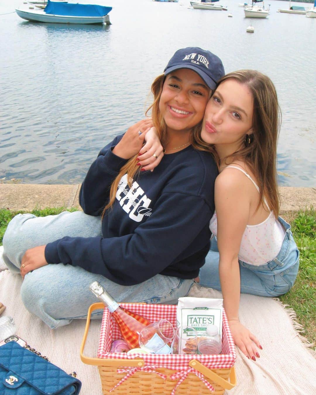 Nia Sioux Frazierのインスタグラム：「quality picnic time 🧺🍾」