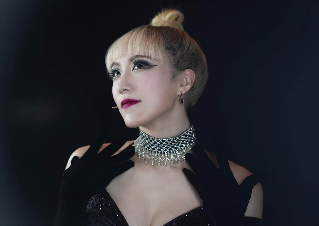  藤森蓮華のインスタグラム：「💎𝕋𝕙𝕖 𝕊𝕡𝕒𝕣𝕜𝕝𝕚𝕟𝕘 𝔻𝕚𝕒𝕞𝕠𝕟𝕕💎  Renge Fujimori as Nini 🤍  #moulinrougemusical #moulinrougethemusical  📷 by @emksuzuki2」