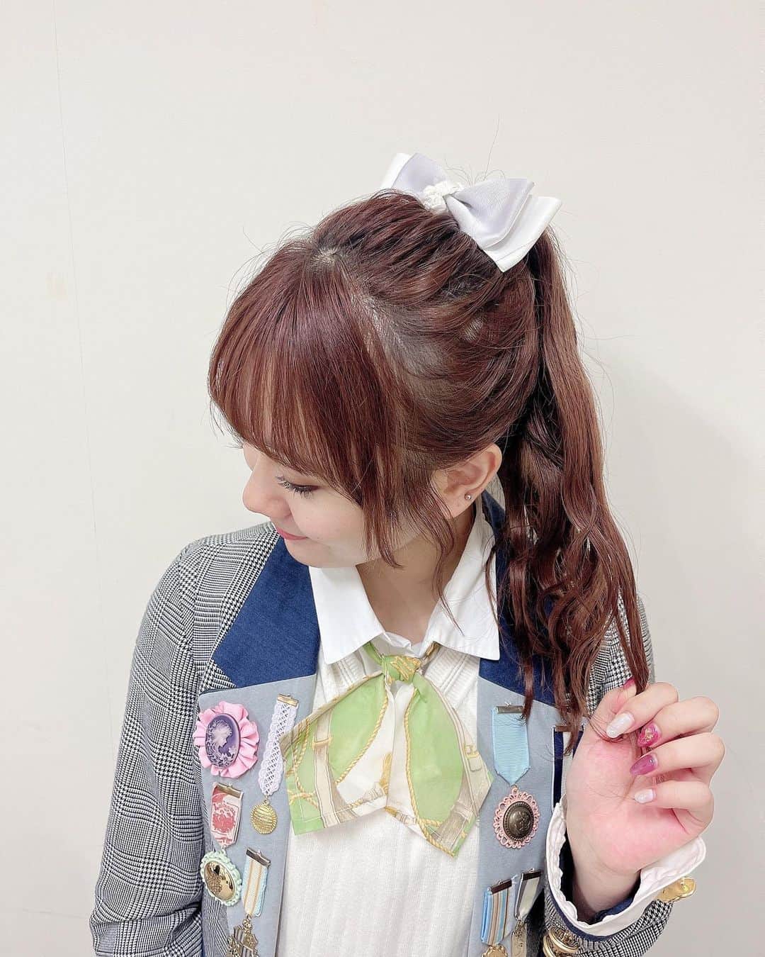 松本慈子のインスタグラム：「* ポニーテールにもっと大きいデカリボンつけたい🥹🎀 3枚目はリボン見せたくて必死です🤢」