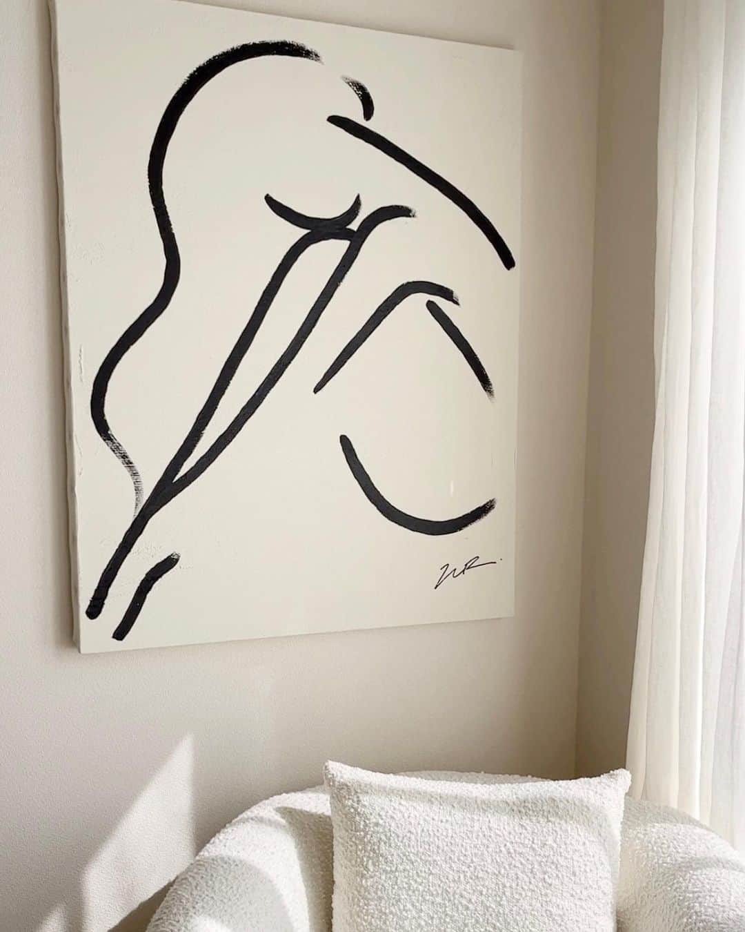 Natsuのインスタグラム：「ART by N R  New painting🤍 Do you like it?  新しいスタイルが生まれました。 いつもそれは突然にやってきます。  【SOLD】  #ARTbyNR  #goddessart #divinefeminine #womanartist #womanpainting #goddess #japaneseartist #feminineenergy #womanart #selflove #selfloveart #innergoddess」