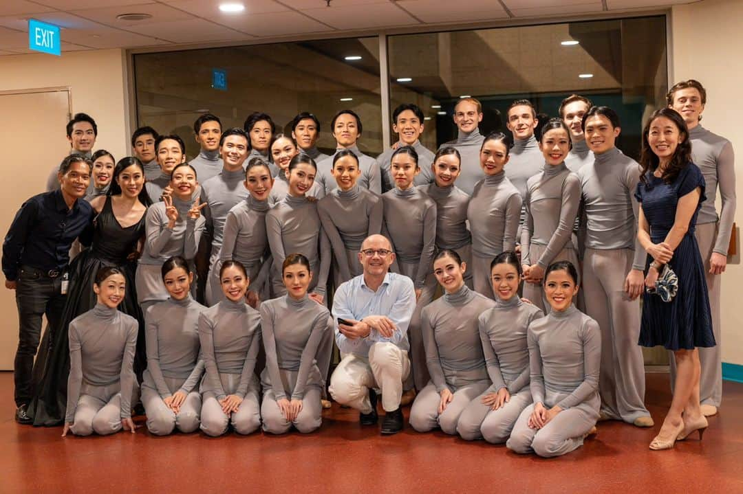 峯岸伽奈さんのインスタグラム写真 - (峯岸伽奈Instagram)「. . . About last Weekend🩰❤💔  @singaporeballet  35th Anniversary piece Without you by @rushtondance   振付家ティムの芸術センスが最強で、 バレエ団全員の団結力が発揮されて、 本当に素敵な作品に携われてとっても幸せでした。  特にエンディングパートが好き過ぎて、出番後に速攻カメラを構えて写真を撮りに。(5枚目) 出ていない作品も袖からカメラマンしてました📸(4枚目)  📷1.@msbern  #singaporeballet #dancerlife」7月22日 21時47分 - minegishikana_