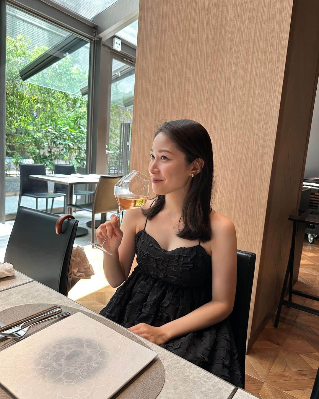 熊谷江里子のインスタグラム：「大学時代のお友達と素敵ランチ🥂 美味しいご飯食べてたくさん話せて幸せな時間でした🤍  📍 @achotelginza   #achotelsbymarriott #achotelginza #ackitchen #銀座ランチ#ホテルランチ」