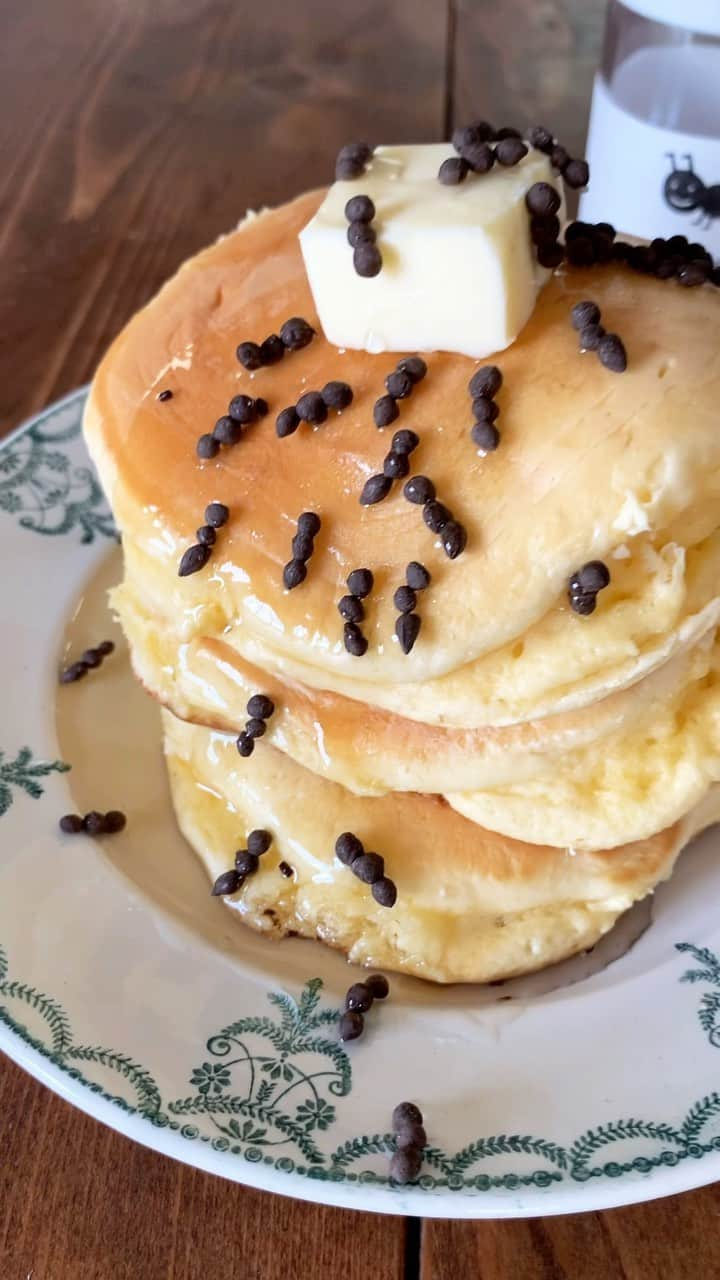 Ranのインスタグラム：「アリチョコスプレー♡ #pancake #sweets #chocolatesprinkles #chocolate #cake #ant #チョコ #パンケーキ #ホットケーキ #蟻 #アリ #🐜 #🥞」