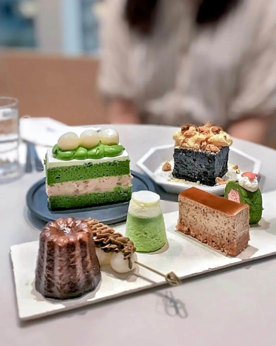 Matchæologist®さんのインスタグラム写真 - (Matchæologist®Instagram)「😍 Serving up some sweet happiness with this mouthwatering selection of 🍃 #Matcha #ShiratamaCake, 🍰 Kinako Mochi Sesame Charcoal #Cheesecake, 🍮 #Canelés, and Brown Rice Tea #MousseCake captured by @fabkonggirl! . 🍪 If you would like to impress your friends and family with delicious matcha and houjicha treats, please check out our range of artisanal matcha and houjicha on our website www.matchaeologist.com (link in bio). 🍃 . Discover the highest-quality artisanal matcha and houjicha with Matchæologist. . Matchæologist® #Matchaeologist Matchaeologist.com」7月22日 22時03分 - matchaeologist