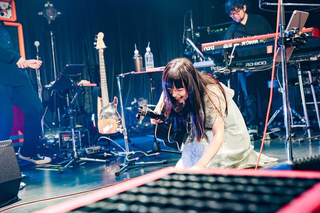 みゆなのインスタグラム：「みゆなONEMAN LIVE 2023 -笑って-終  今までで一番盛り上がってた 感動した。 また一つ私の中で何かが変わったよ。  ありがとうございました✳︎ また必ず  何度でも会いに行きます  Key. Keisaku Nakamura Gt. Tetsu Kinoshita Dr. Takashi Kashikura Ba.Shige Murata  photo by ヨシモリユウナ」