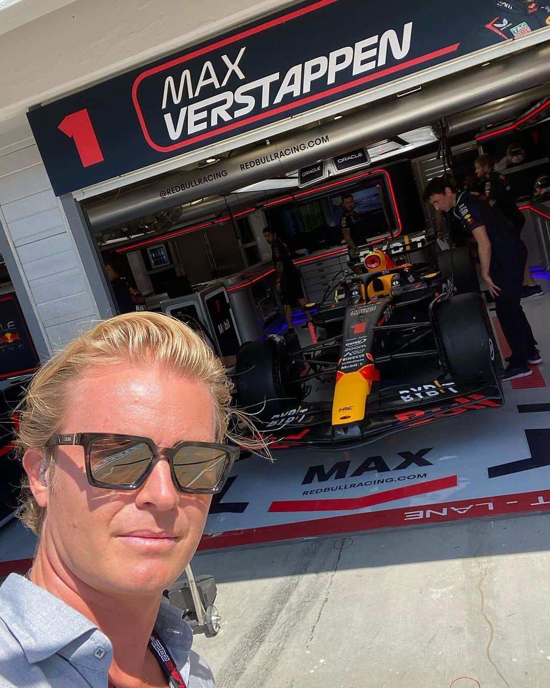 ニコ・ロズベルグのインスタグラム：「Budapest!!!! Mercedes and Mclaren looking fast so far! Maybe challenge Redbull!!!’ #f1」