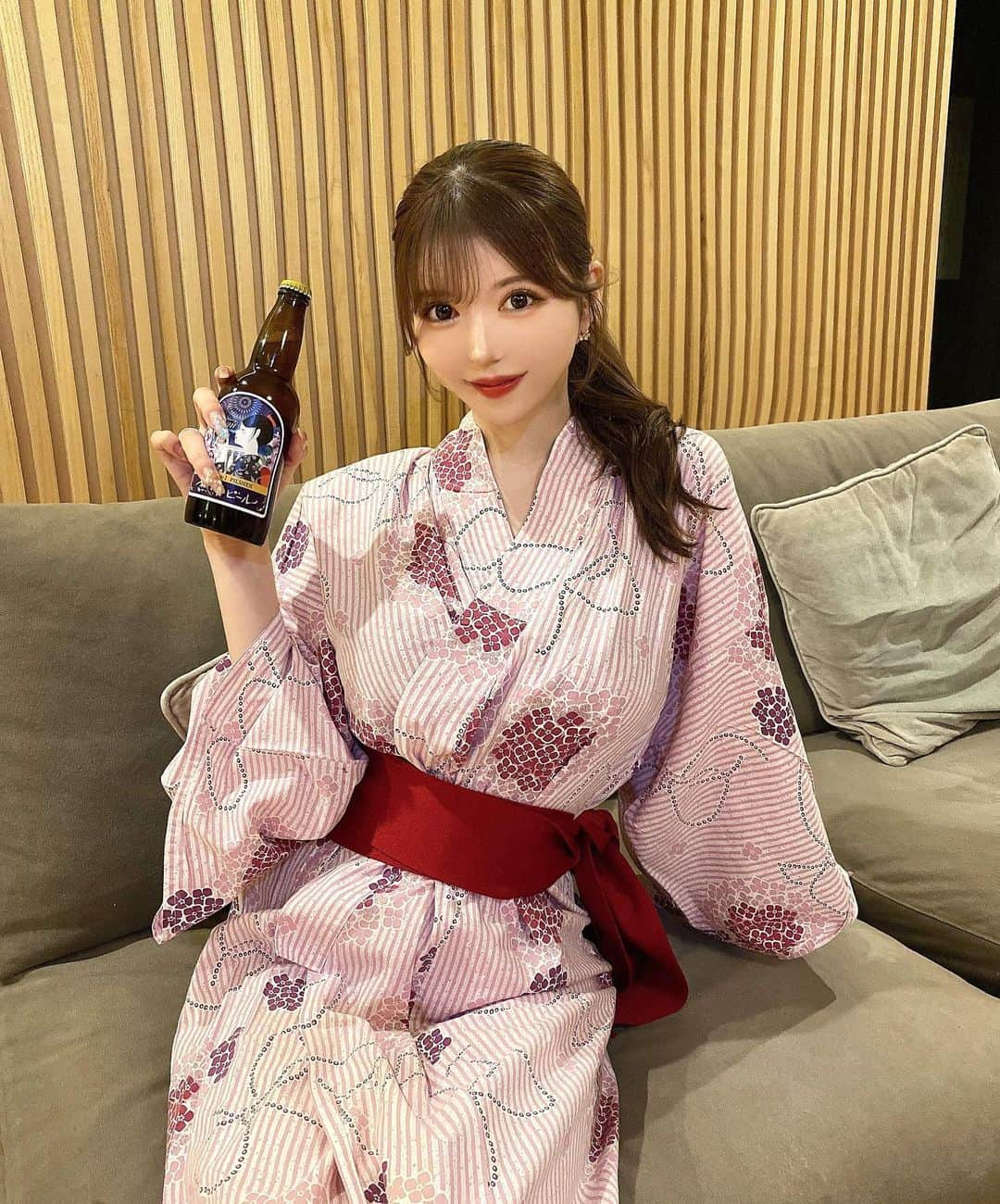 ビビアンさんのインスタグラム写真 - (ビビアンInstagram)「같이 마실래?🍻  #熱海  #熱海温泉  #温泉旅行  #温泉旅館  #浴衣  #日本旅行  #温泉  #浴衣女子  #熱海 #ishinoya熱海  #일본여행 #일본」7月22日 22時17分 - nightratherthanday252525