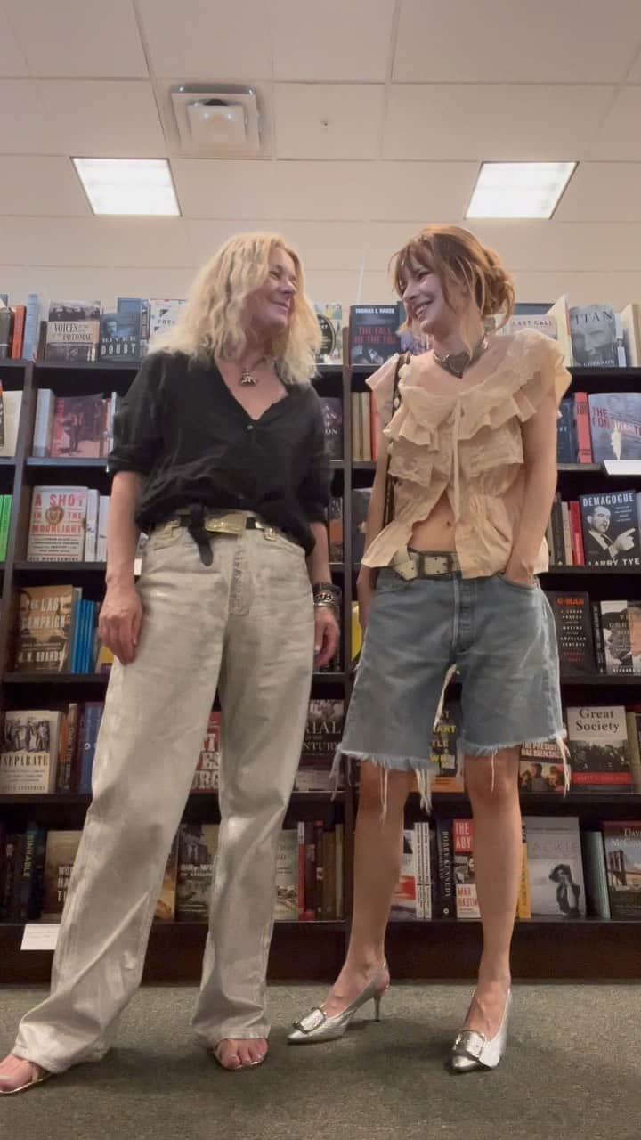 ジェーン・アルドリッジのインスタグラム：「Love you @atlantishome forever coolest mom ever!」