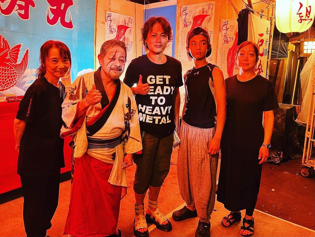原田喧太のインスタグラム：「椿組 花園神社野外劇 「丹下左膳'23」 めっちゃ良かったーーーっ！ セットも演出も素晴らしかった！！ 明日までなので、観に行くべし！ #新宿  #花園神社  #舞台  #丹下左膳23」