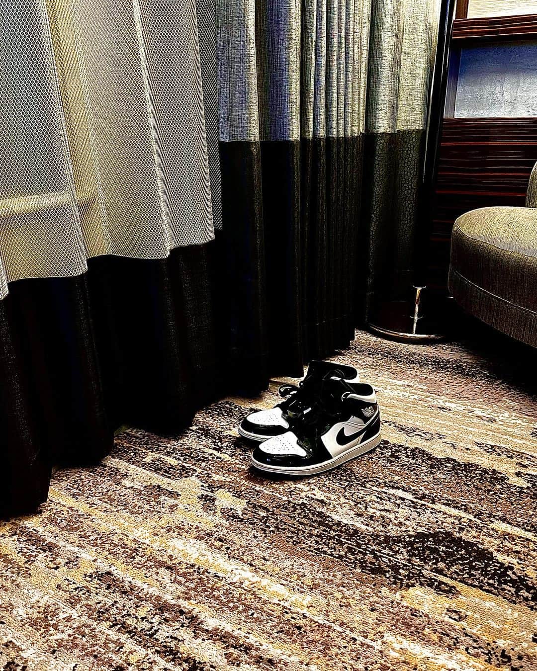 世良公則のインスタグラム：「・・・・・・  NIKEの独り言  ｢ふぅッ、おつかれさま｣  ・・・・・・  #世良公則 #masanorisera #japaneseartist #japaneseculture #nike #rocknrollmusic」