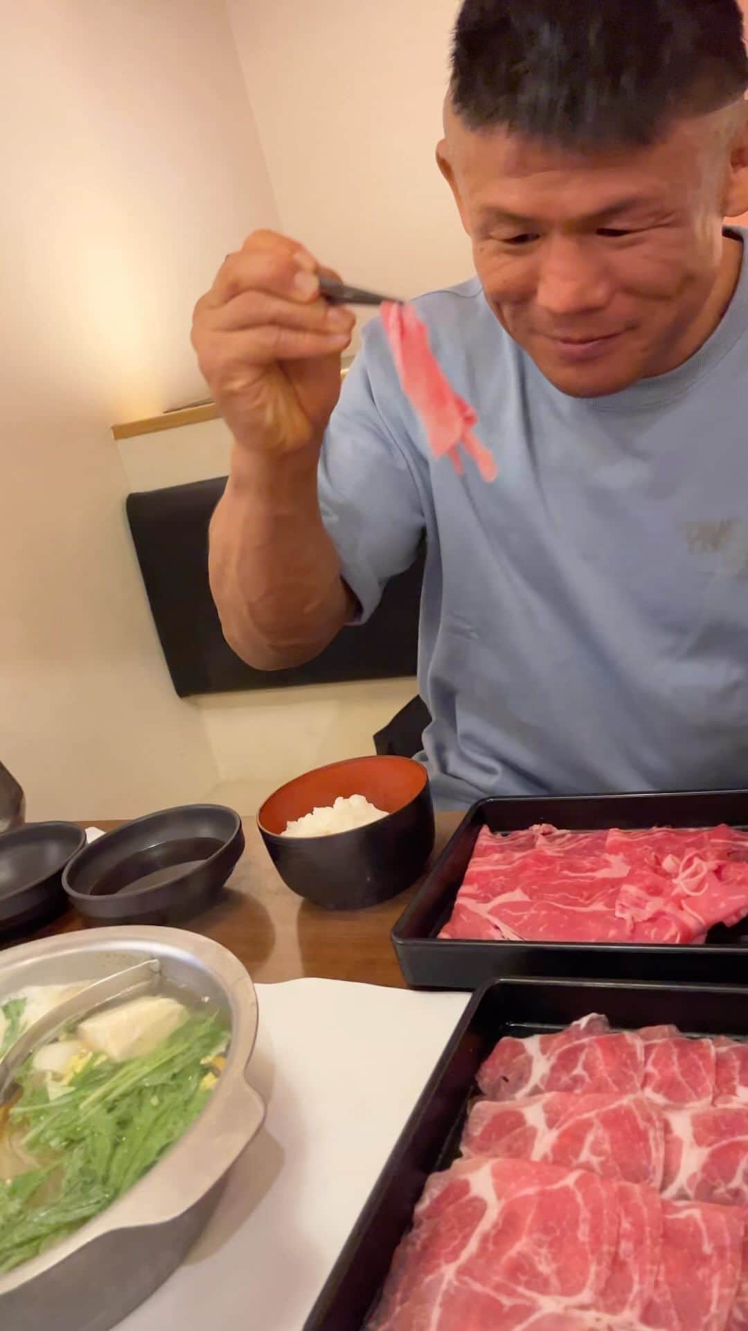 北岡悟のインスタグラム：「どん亭しゃぶしゃぶリカバリー🍲✨ #どん亭 #どん亭中野店 #どん亭しゃぶしゃぶ #どん亭定食」