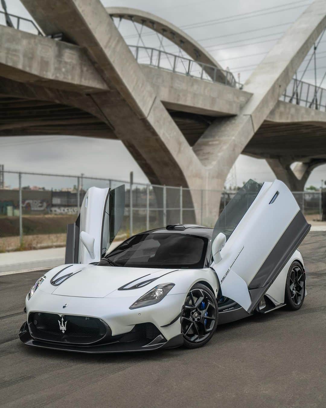 CarsWithoutLimitsのインスタグラム：「Maserati MC20 with @7designhouse CF Aerokit!   #carswithoutlimits #maserati #mc20 #maseratimc20」