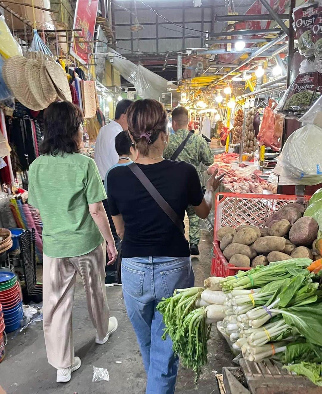 野田聖子さんのインスタグラム写真 - (野田聖子Instagram)「アラヤットの食を支える市場と米工場を視察させて頂きました。 市場ではアラヤットの生活を感じ、米工場ではお米の乾燥から精米、袋詰めまでの工程を見学させて頂きました。  #野田聖子  #市場  #米工場」7月22日 22時45分 - seiko.noda