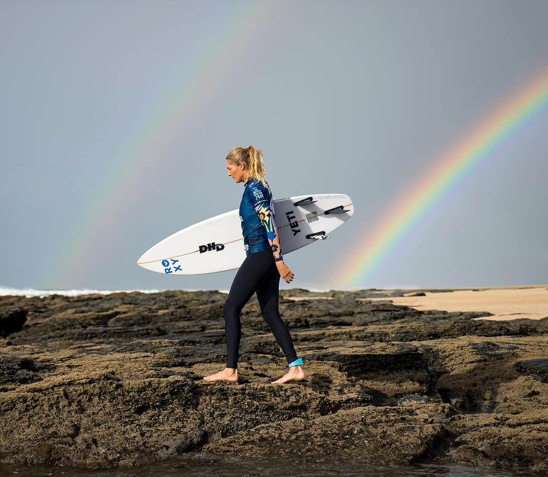 ステファニー・ギルモアさんのインスタグラム写真 - (ステファニー・ギルモアInstagram)「Love this place 💓 thanks for having us Jbay!  @wsl」7月22日 22時48分 - stephaniegilmore