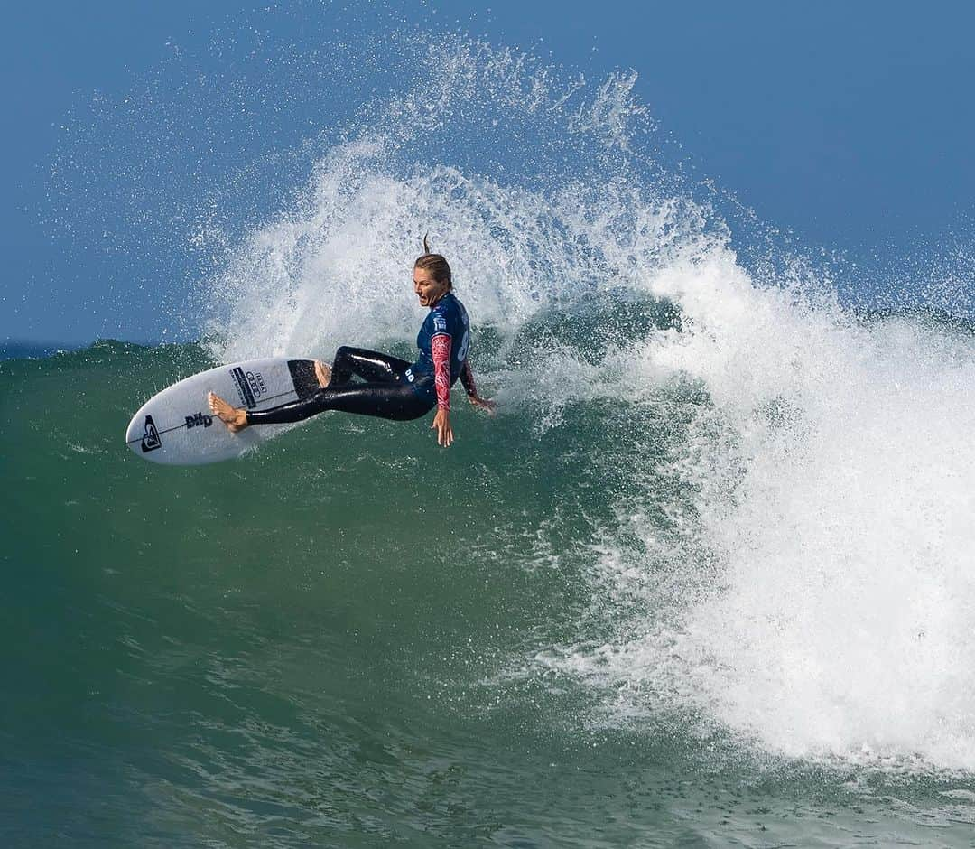 ステファニー・ギルモアさんのインスタグラム写真 - (ステファニー・ギルモアInstagram)「Love this place 💓 thanks for having us Jbay!  @wsl」7月22日 22時48分 - stephaniegilmore