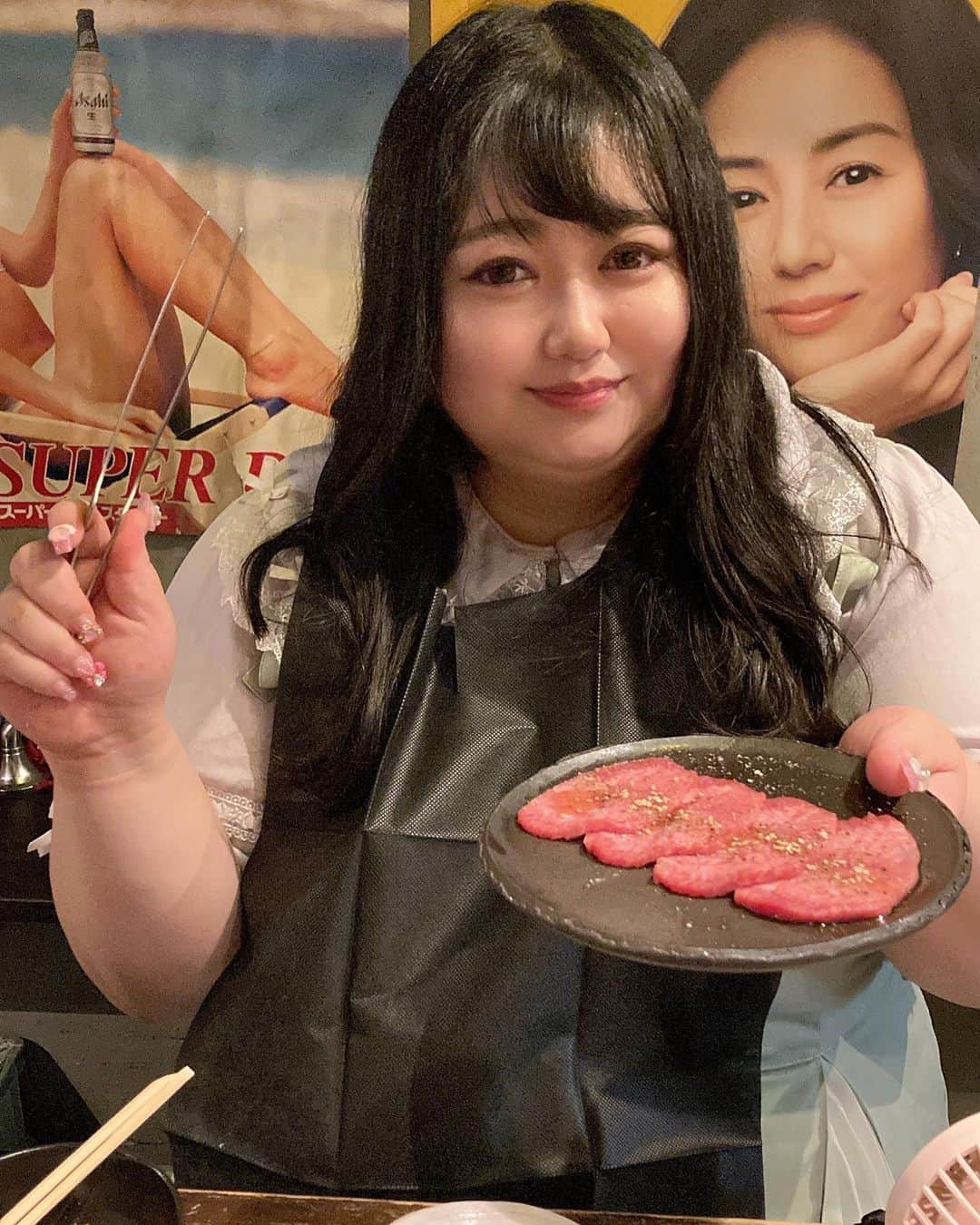 えみっくすさんのインスタグラム写真 - (えみっくすInstagram)「恵比寿にある焼肉一七三に行ってきた💓前に姉妹店の焼肉一七三 向山に行ったことあるけど、美味しさはそのままだけどお店の雰囲気が真反対でびっくり❕ . デート向けで雰囲気重視なら向山の方で、友達同士ならカジュアルなカウンター式で店員さんにお肉のこと聞いたりメニューの相談しやすいこっちがおすすめかも₍ᐢ.ˬ.ᐢ₎ . どの肉も柔らかくておいしかった～(ᐡ｡• · •｡ᐡ)♡特に塊肉が迫力あってたのしかった～🩷🩷また行きたい(ˊo̴̶̷̤ ̫ o̴̶̷̤ˋ)♡  🍬 .｡ _________________________ ｡. 🍬   　えみっくすおすすめのグルメ情報を ︎︎ 　　　▶️ #えみっくすグルメ ◀️  　　　でまとめています⸜(*⃙⃘'ᵕ'*⃙⃘)⸝⋆*   　気になるお店があればぜひ食べに行って  　ハッシュタグをつけて投稿してね📷✨  🍬 .｡ _________________________ ｡. 🍬  PR @yakiniku173 #恵比寿ディナー #恵比寿ごはん #東京焼肉 #TokyoDining #JapanBBQ #TokyoBBQ #yakiniku173 #恵比寿焼肉 #恵比寿  #恵比寿グルメ  #焼肉  #焼肉好きな人と繋がりたい  #肉スタグラム  #フォトジェ肉  #肉食女子  #グルメ  #グルメ好きな人と繋がりたい  #グルメ女子  #グルメスタグラム  #東京グルメ  #ぽっちゃり  #ぽっちゃり女子  #ぽっちゃりさんと繋がりたい  #ぽっちゃり大人女子  #ぽっちゃりモデル  #ぽっちゃり女子と繋がりたい  #ミスiD2022  #プラスサイズ  #plussize」7月22日 22時52分 - emix_momoka