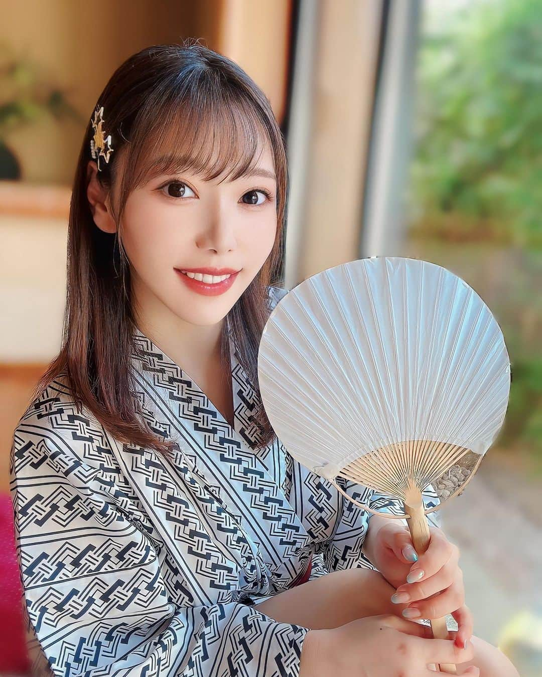 さつき芽衣さんのインスタグラム写真 - (さつき芽衣Instagram)「．  夏がキタキタ🪭   #オフショット  #撮影  #夏  #japanesegirl   #좋아요  #셀카  #팔로우」7月22日 22時53分 - mines_satsuki_mei