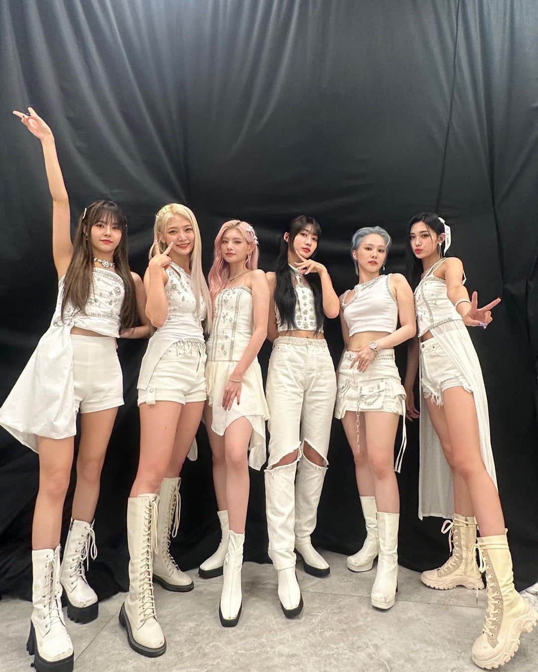 EVERGLOWのインスタグラム：「[📸EVERGLOW]  23.07.22 #YHfamilyconcert2023  YH family concert에서 만난 EVERGLOW💜  오늘도 멋짐이 넘쳤던 우리 엡글이들! 포에버들도 잘 보셨나요?🥰  포에버와 쌓은 좋은 추억을 한아름 안고 가요❤️  #EVERGLOW #에버글로우 #이유 #시현 #미아 #온다 #아샤 #이런」