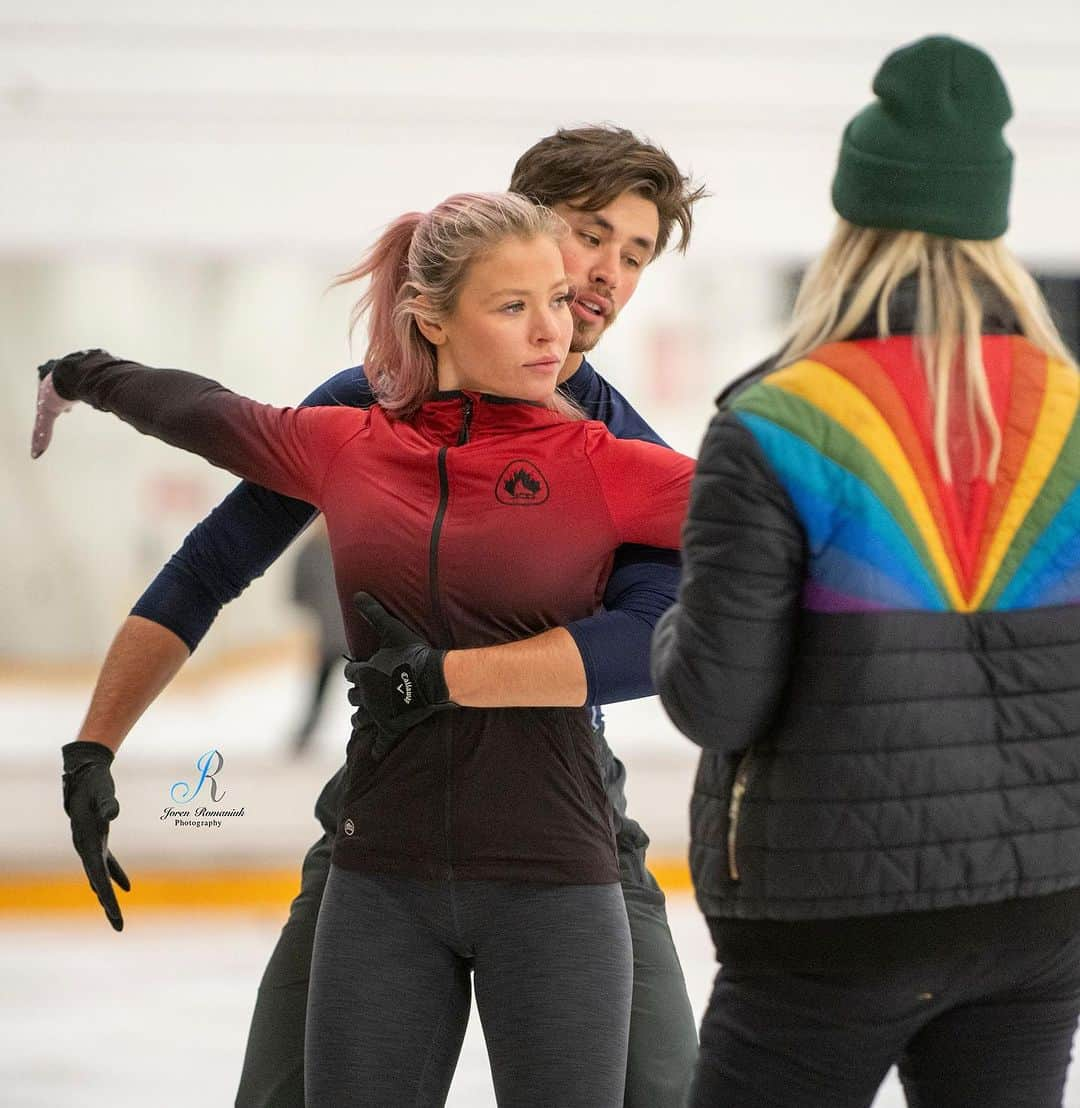 ケイトリン・ウィーバーさんのインスタグラム写真 - (ケイトリン・ウィーバーInstagram)「🇨🇦 I had an inspiring day celebrating all things ice dance in Scarborough, Ontario last week. Canada’s rich legacy of incredible talent and depth continues fiercely, and I’m so excited to see these teams hit the ice this fall!   Thank you @ice.dance.elite.insta skaters, coaches, and team for welcoming me with open minds and hearts. Stay tuned for choreography clips! :)   And thank you @jorenr.photography for capturing these moments (and my antics) so beautifully!   For more information on the local charity I chose for this trip, please visit @sisteringdropin 💜 I’m proud to support a cause that does such important work for women and trans people in need in Toronto.   #icedance #seminar #withglowinghearts」7月22日 23時01分 - ka2sh